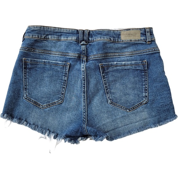 Zara Woman’s blue Pearl embroidered 2” jean shorts size 8 - Picture 2 of 12